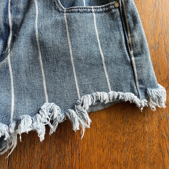 PacSun Blue Striped Jean Shorts Frayed Hemline High Rise Festival Shorts Size 24 - Picture 4 of 11